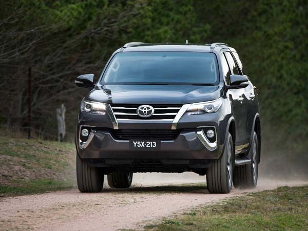 New 2016 Toyota Fortuner India Front profile
