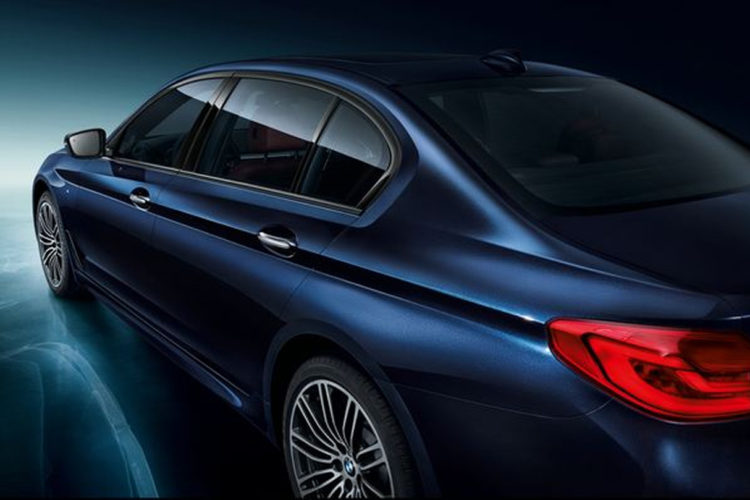 Long Wheelbase BMW 5-Series at Shanghai Auto Show Complete Side View