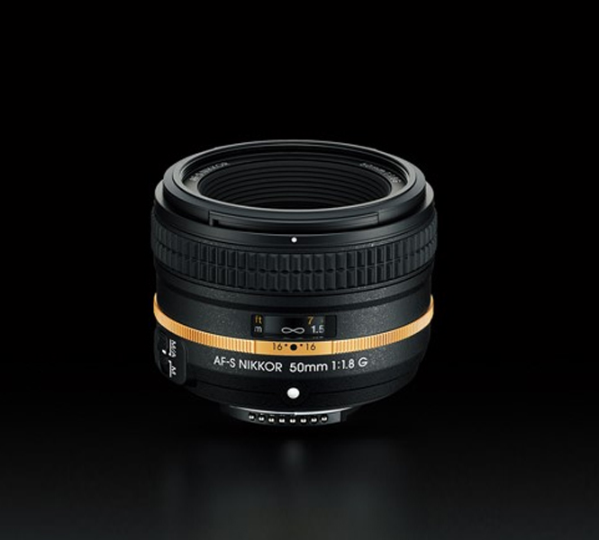 Nikon Df DSLR Gold-Plated Lens Kit