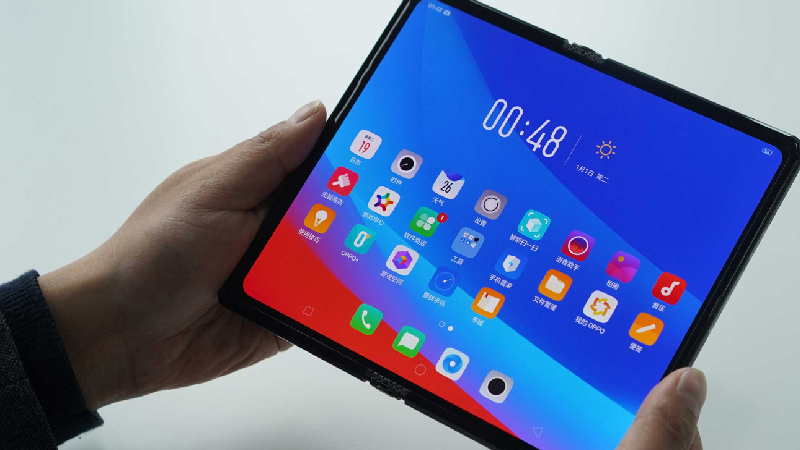 Foldable smartphone 