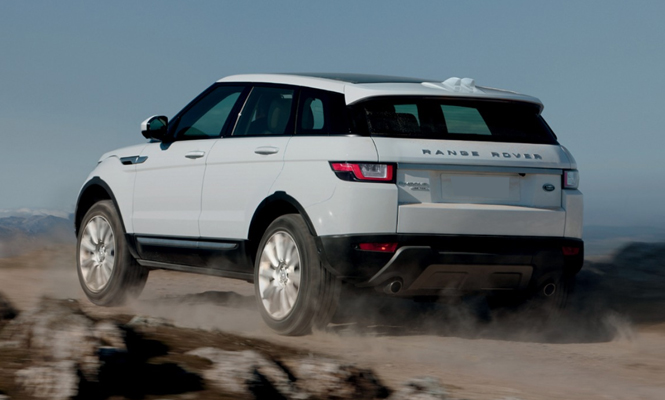 Range Rover Evoque at rear end Range Rover Evoque at rear end