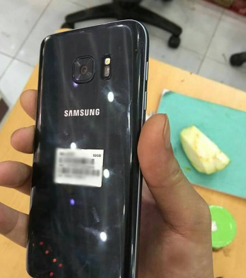Rear-view-of-Leaked-image-of-Samsung-Galaxy-S7