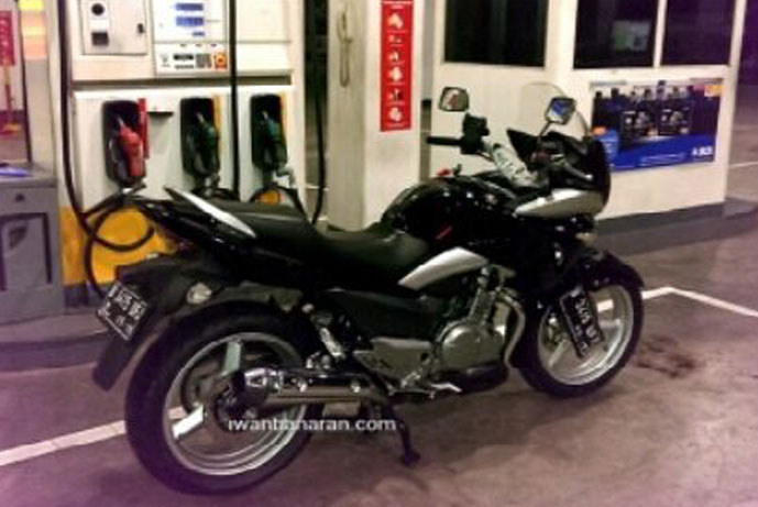 Suzuki-Inazuma-faired-spied