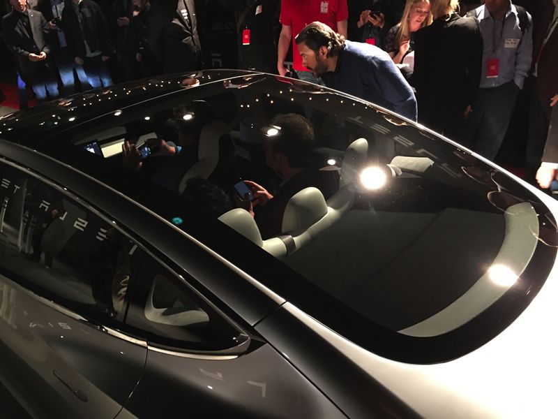 Tesla Model 3 comes with Panoramic Sun Roof