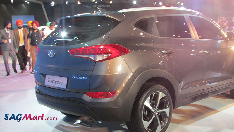 Hyundai Tucson at the rear end Hyundai Tucson at the rear end