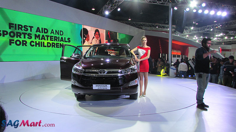Toyota Innova Crysta front Toyota Innova Crysta front