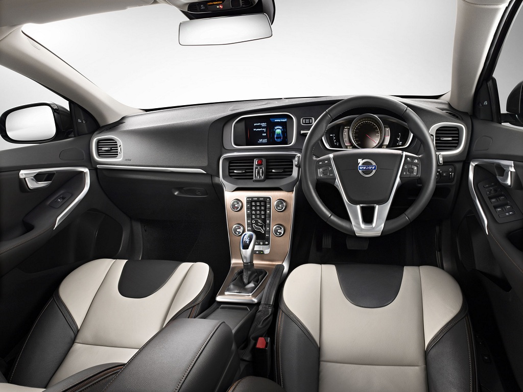 Updated Volvo V40 Cross Country Interior Profile