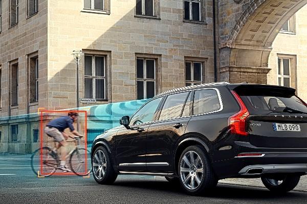 Volvo car obstacle detection technology�