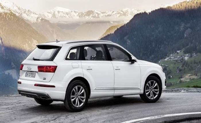 Audi Q7 Design Edition from rear right three quarter 