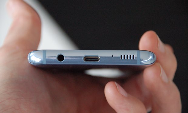 The base of the Galaxy S8, with headphone jack base of the Galaxy S8