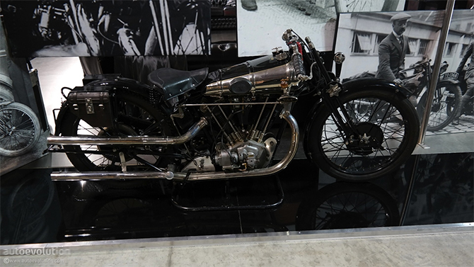 Brough Superior SS100