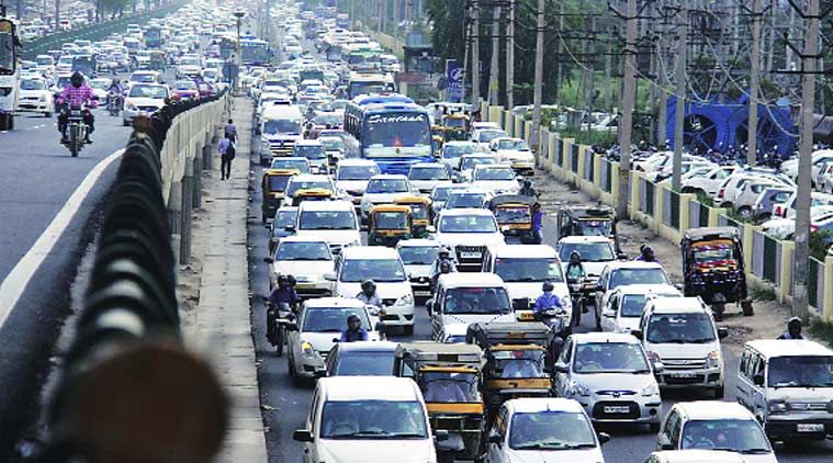 Swarm of cars on the roads of Delhi