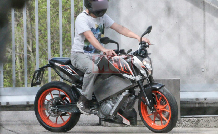 KTM E-Duke spotted testing in Europe