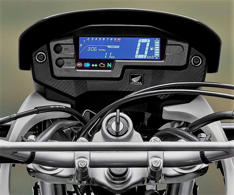Honda XRE 300 equipped with all-digital instrument cluster
