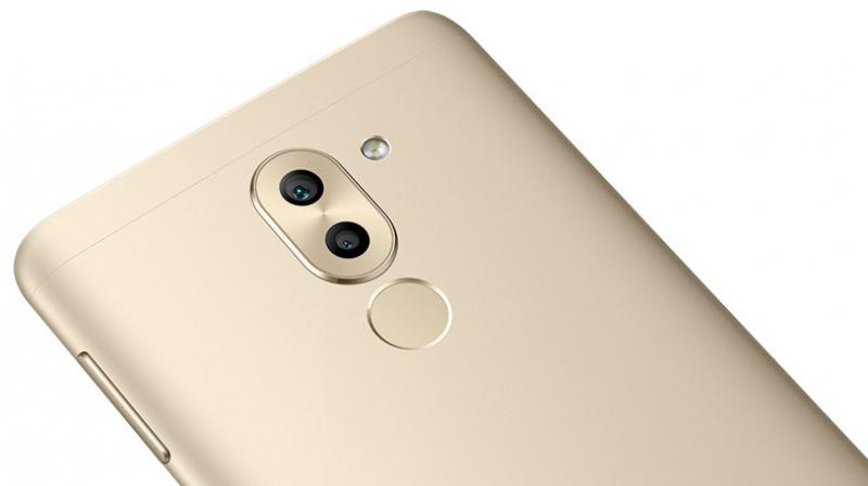 Huawei Mate 9's lead highlight is the utilization of double back camera setup with mark Leica stamping.