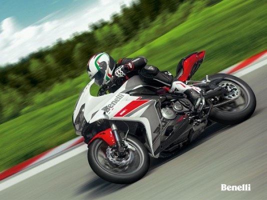 Benelli Tornado 302R in action