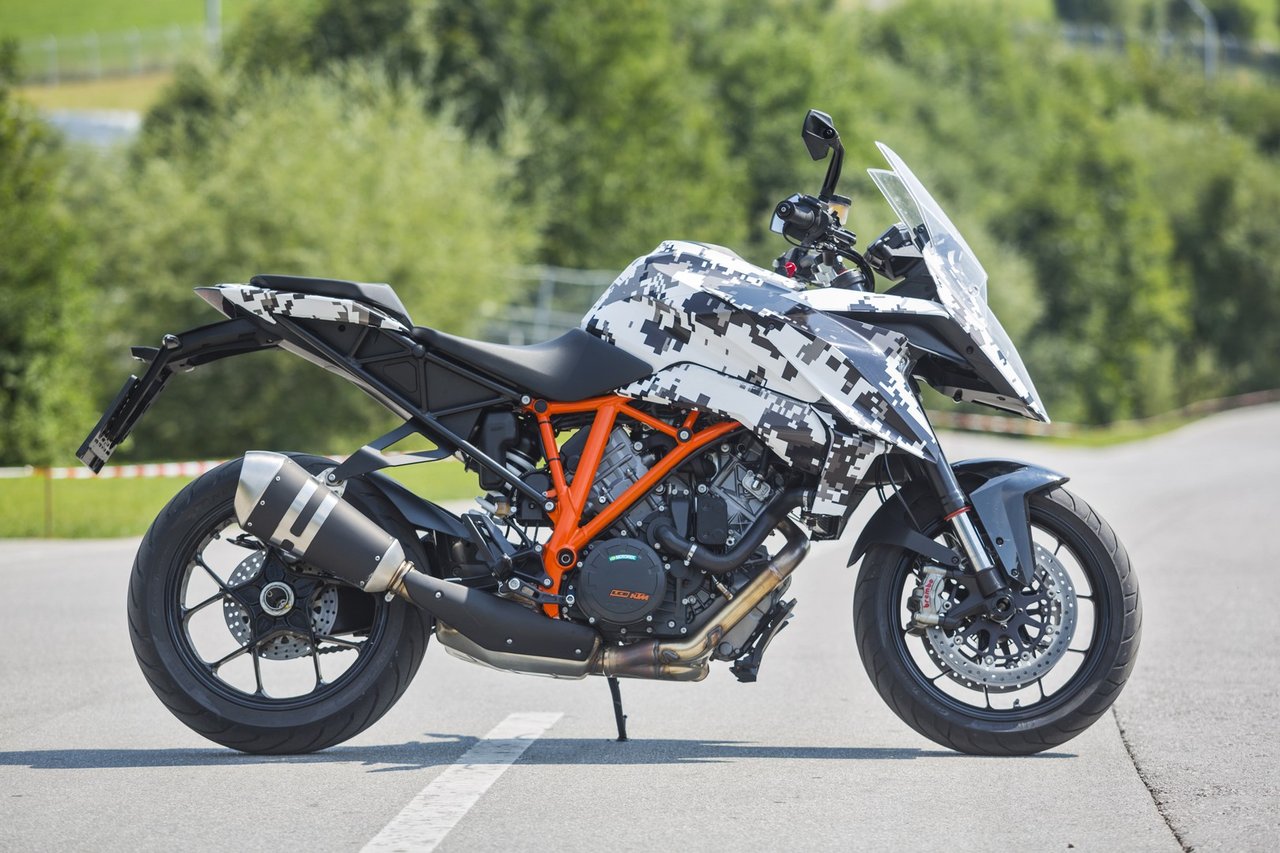 ktm-1290-super-duke-gt-1