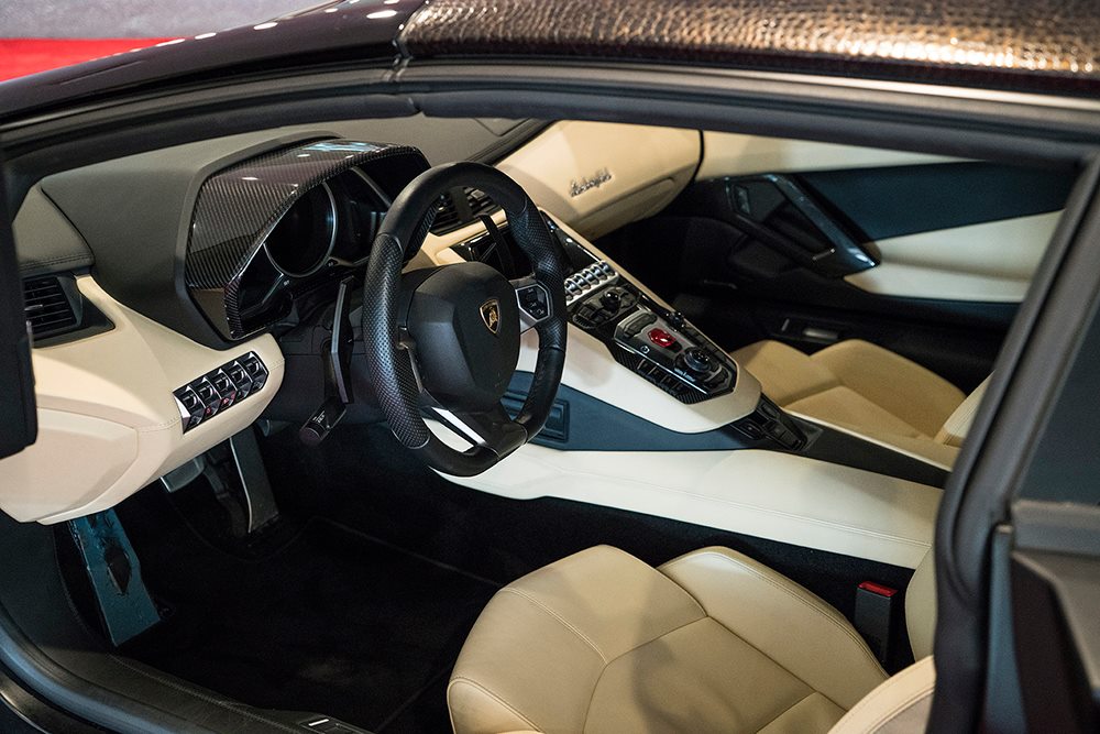 Lamborghini_Aventador_Interior