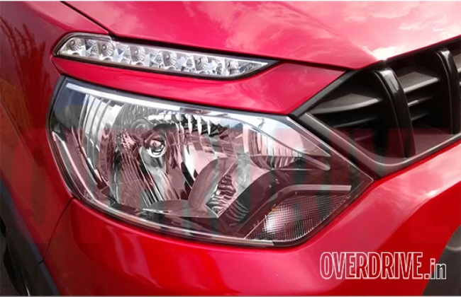 Mahindra Nuvosport headlight