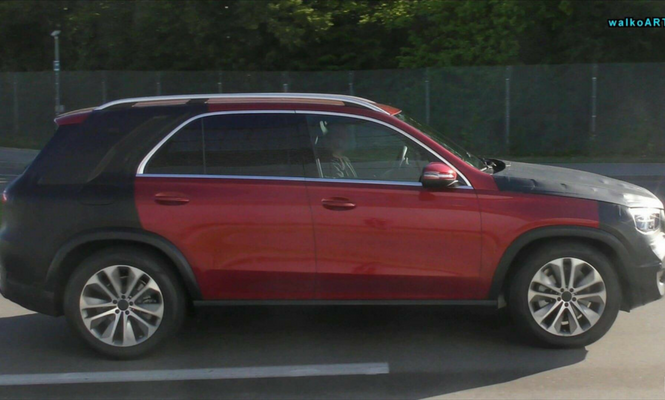 Mercedes-Benz-GLE-Side Mercedes-Benz-GLE-Side