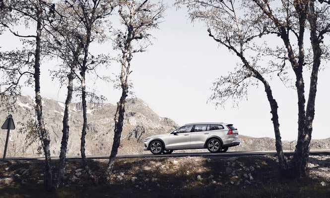 Volvo V60 Cross Country Side Image