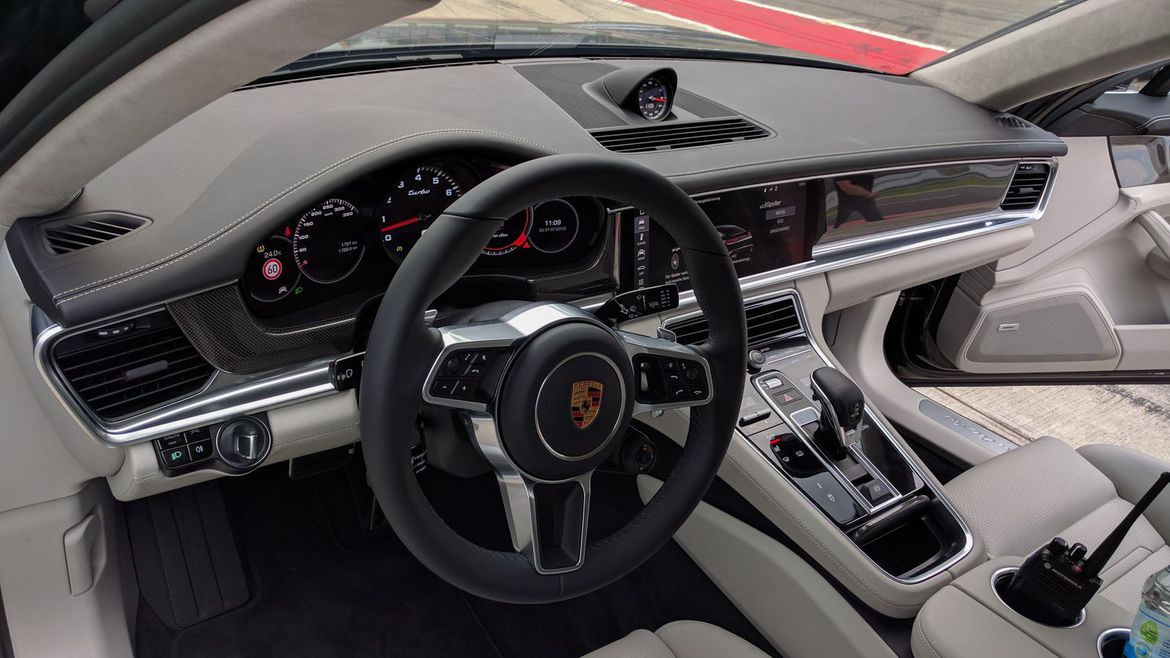 Porsche-Panamera-Turbo-2017-Interior