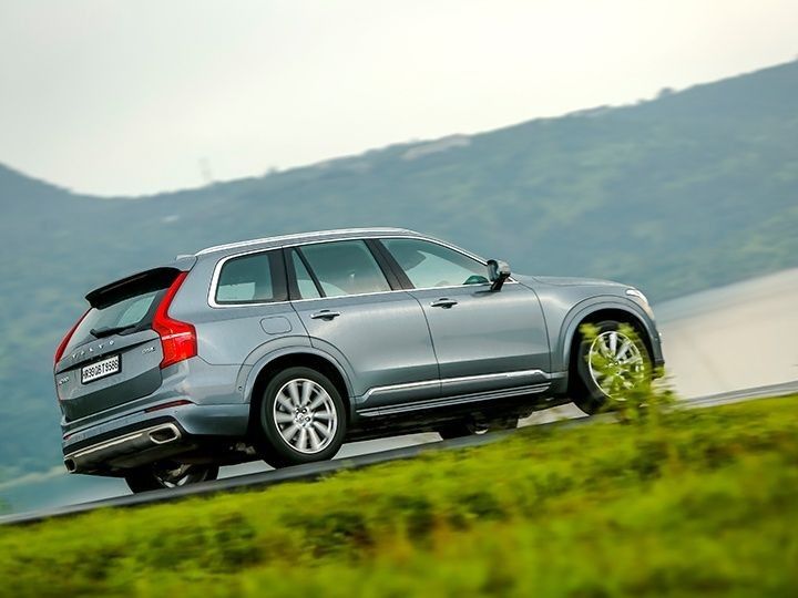 Volvo XC90 plug-in hybrid's side profile