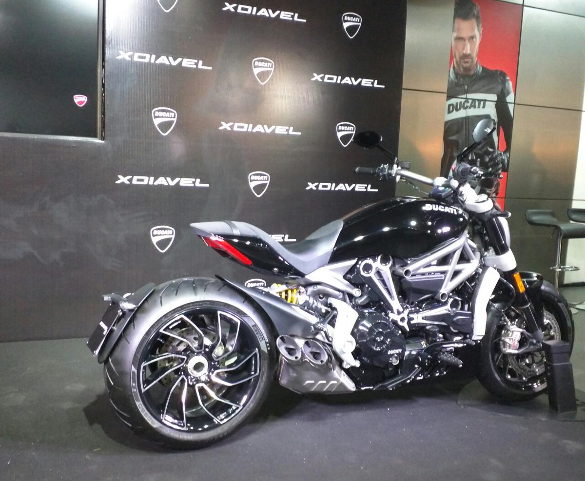 Ducati XDivael S in Glossy black paint scheme
