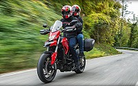 Ducati Hyperstrada 939 Riding pictures
