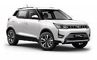 Mahindra XUV300 W8 Option Dual Tone Diesel pictures