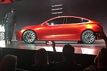 Tesla Model 3 Receives 2,32,000 Bookings in 24 hrs