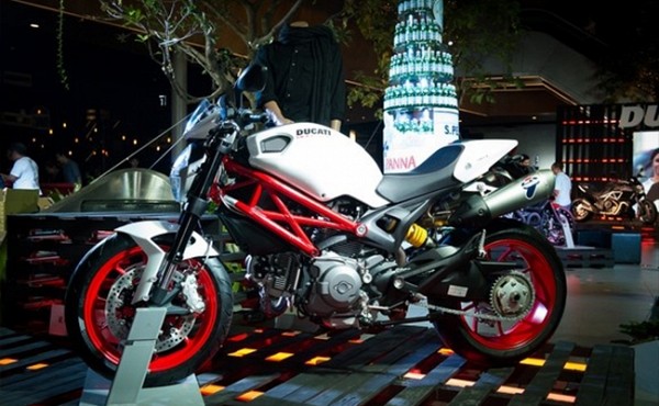 Ducati Monster S2R