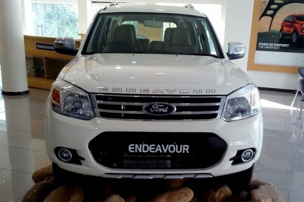 2014 Ford Endeavour Pure White