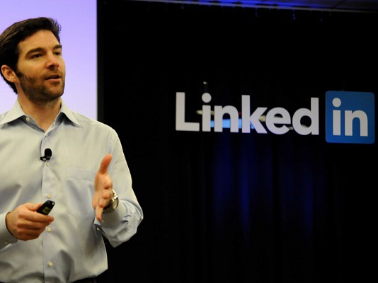 LinkedIn CEO Passes 2016 Stock Package to Employees