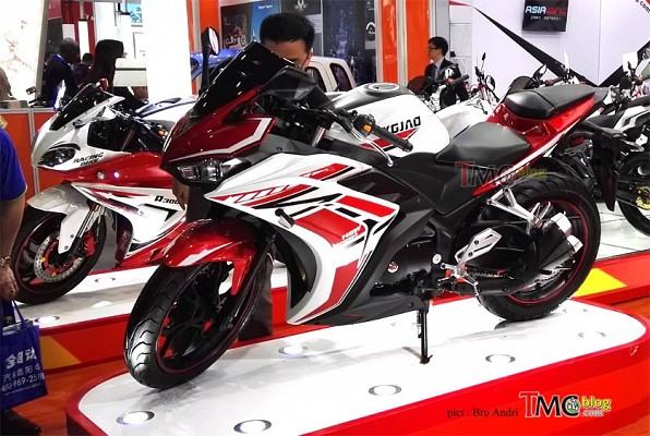 Chinese Replica of Yamaha R3 Sports 350cc Engine