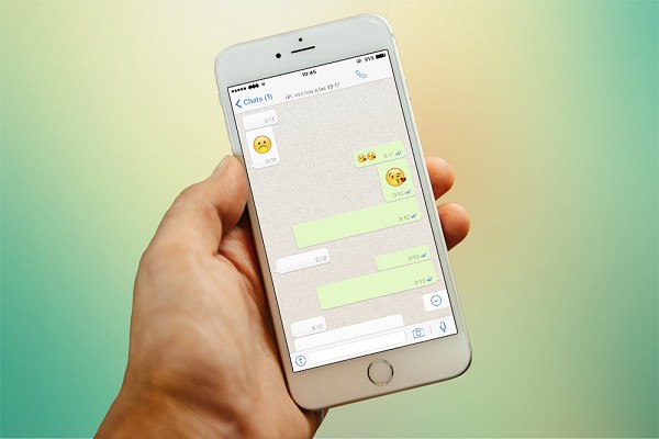 Now WhatsApp For iOS Gets Bigger Emojis and Faster Loading Chats 