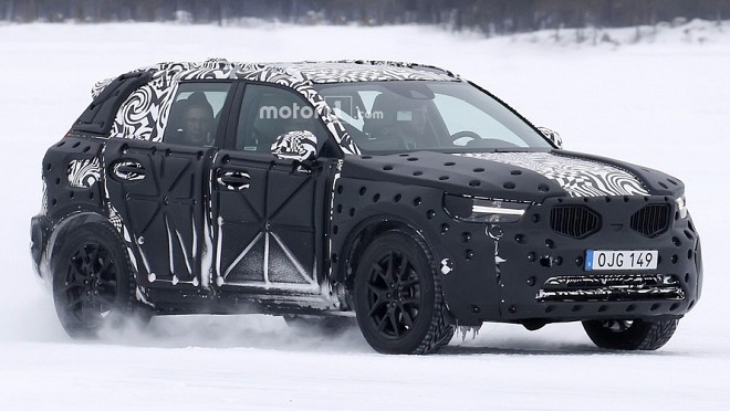 Volvo XC40 Spy Shots Ahead of Global Premier by the Year-end