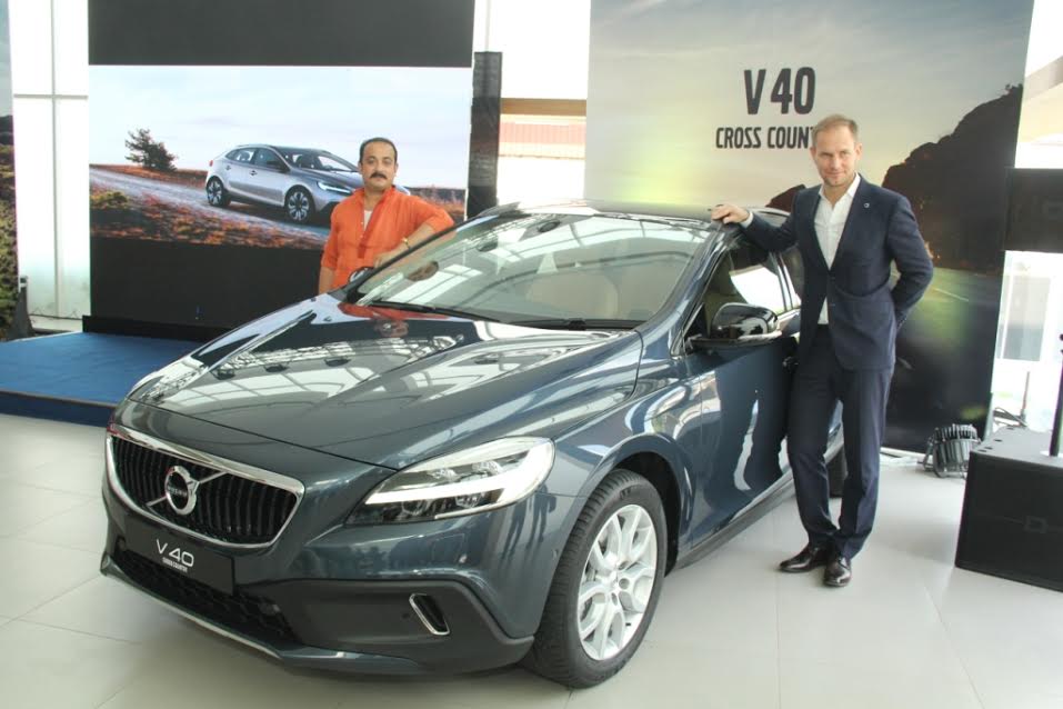 2016 Updated Volvo V40 Cross Country India