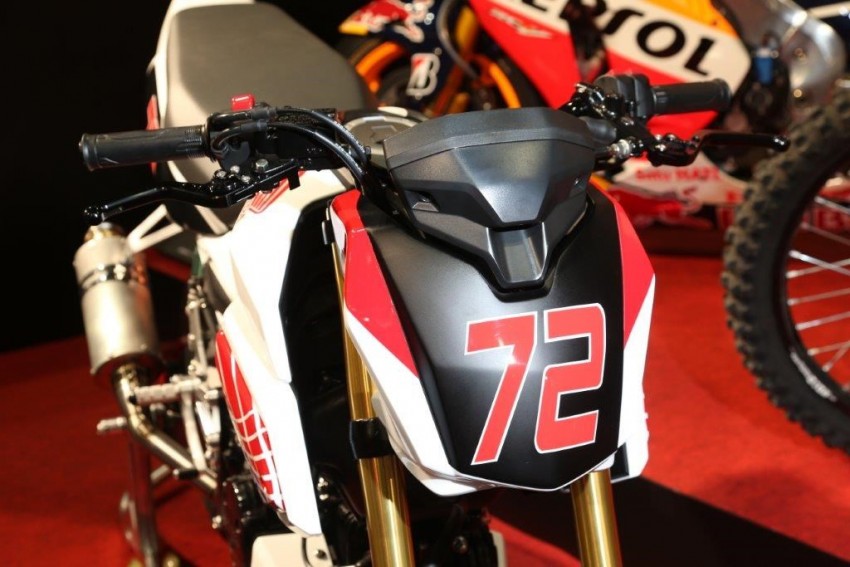 2016 Honda MSX125SF Grom HRC front end view