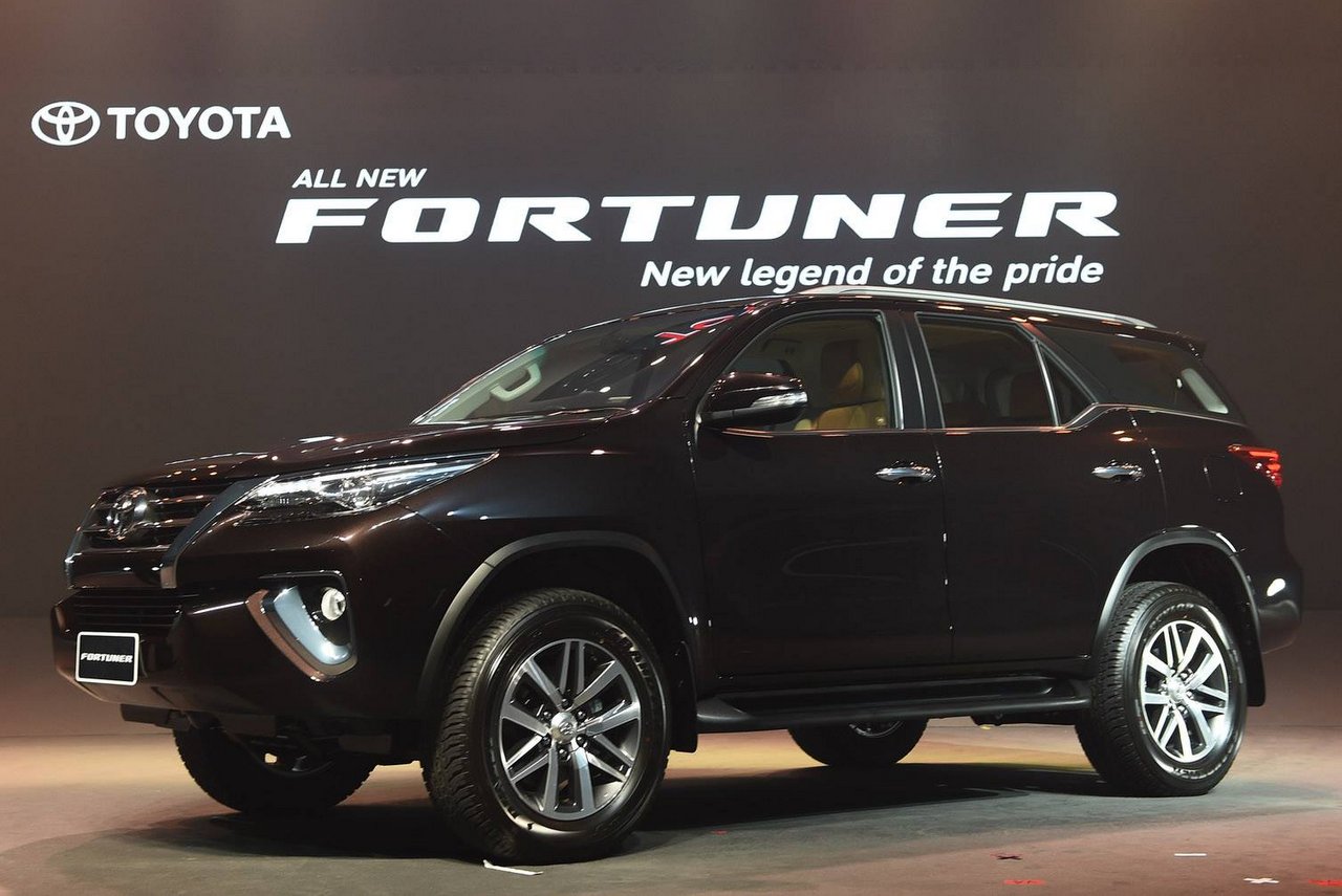 2016 Toyota fortuner at side profile