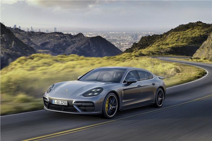 2017 Porsche Panamera revealed with both rear-wheel drive entry level Panamera and four-wheel drive Panamera 4