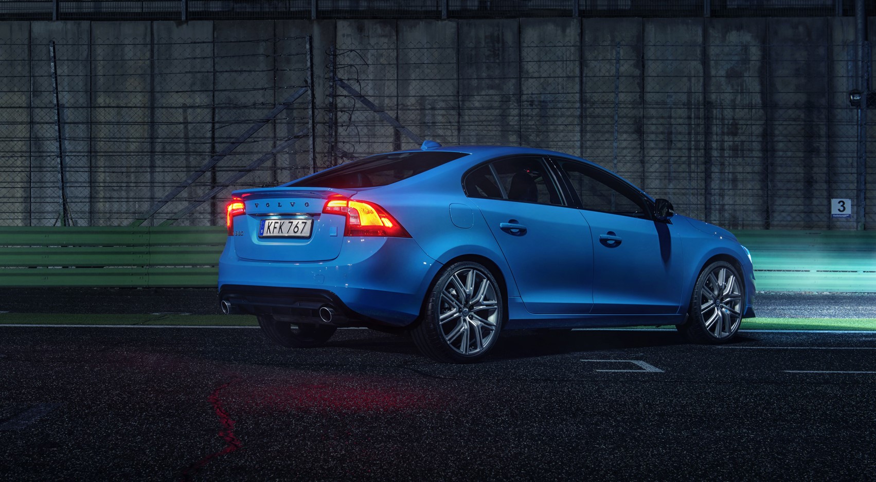  2017 Volvo S60 Polestar Launched in India Side Rear Profile