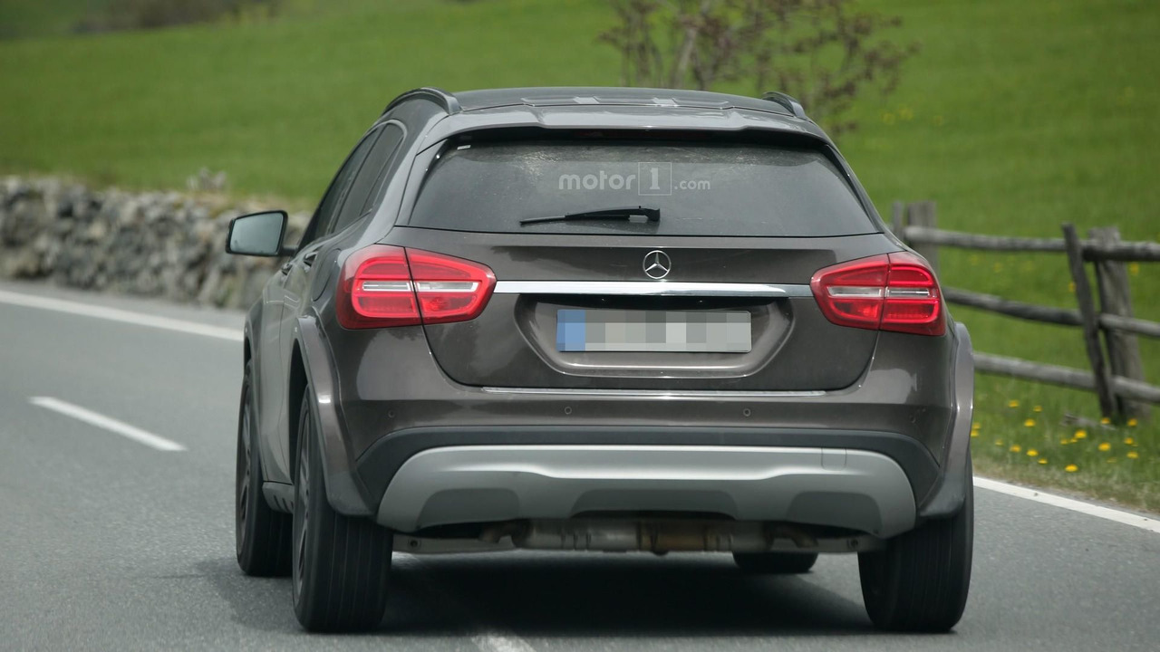 Mercedes-Benz GLB Spied images at the rear end
