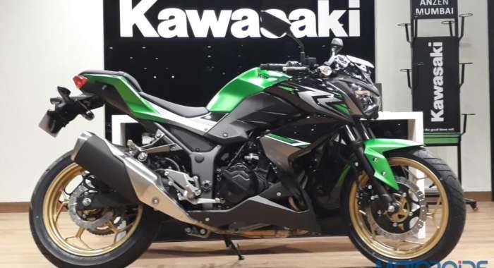 New Kawasaki Z250 with gold painted alloys