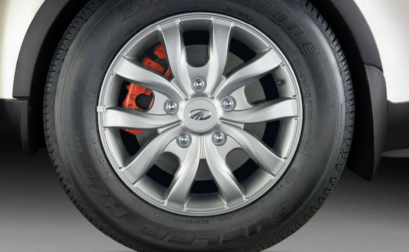 2017 Mahindra XUV500 Sportz Limited Edition featuring darker Grey alloy wheels