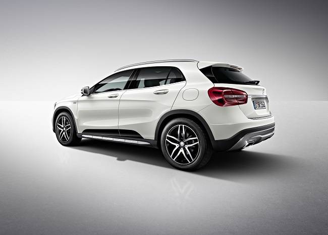 Mercedes-Benz GLA 220 d 4MATIC Active Edition Side Rear Profile