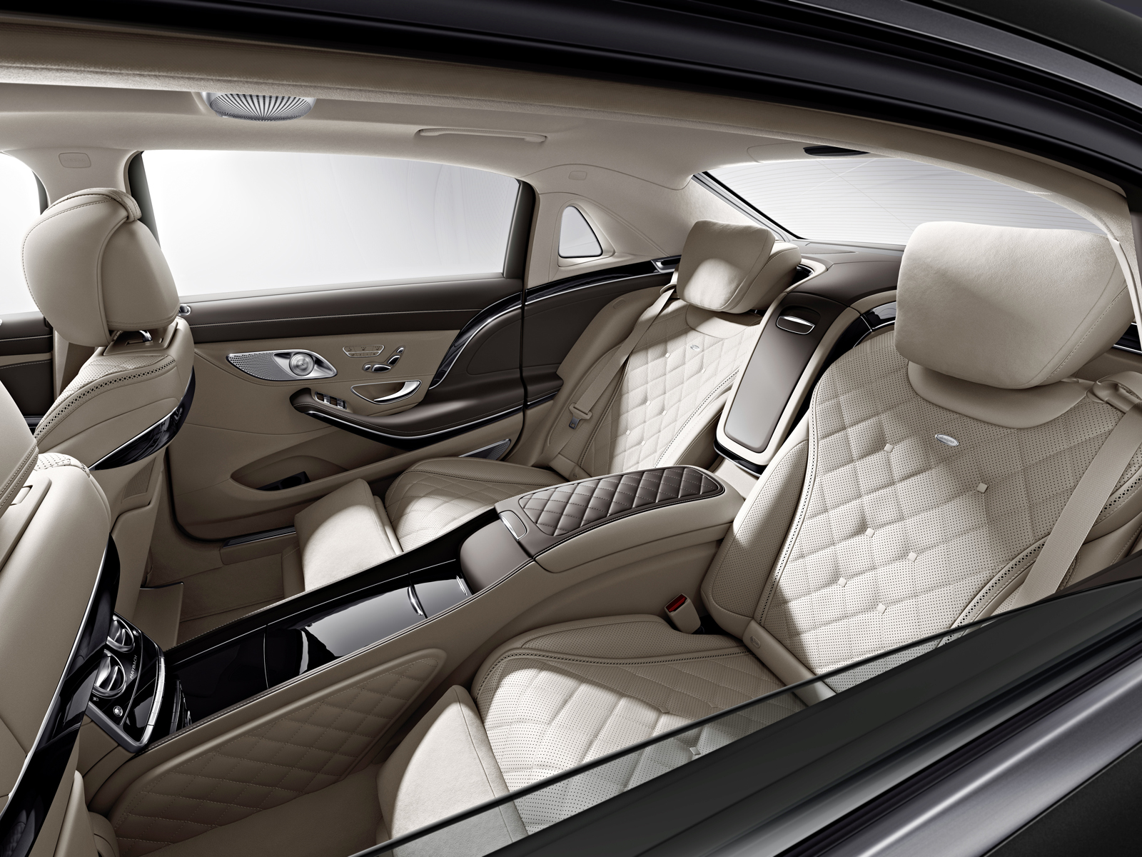 Mercedes-Maybach S550 4Matic Interior Profile