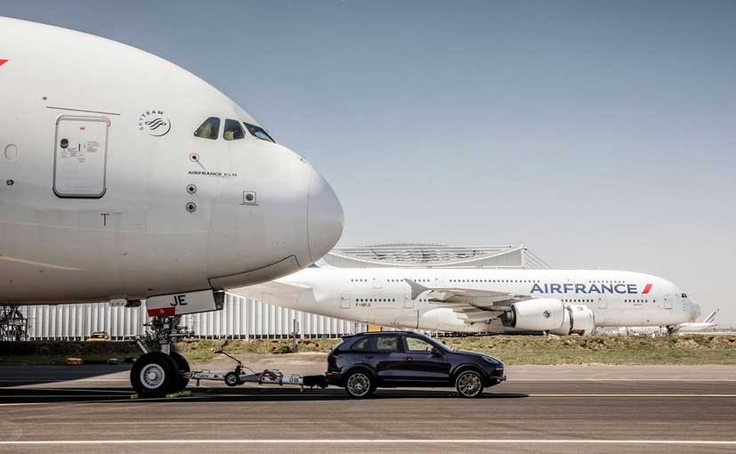 Porsche Cayenne Dragging the Heaviest Aircraft Airbus A380