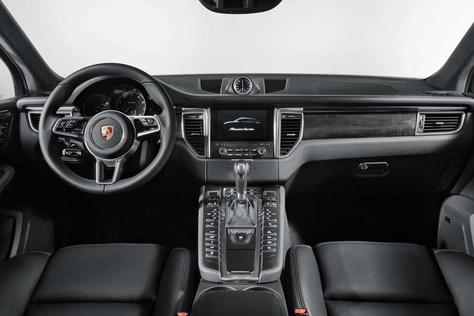 Interior of the Porsche Macan Turbo with Performance Package 