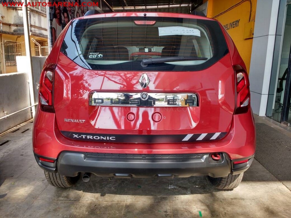 New Renault Duster Xtronic CVT snapped from rear end